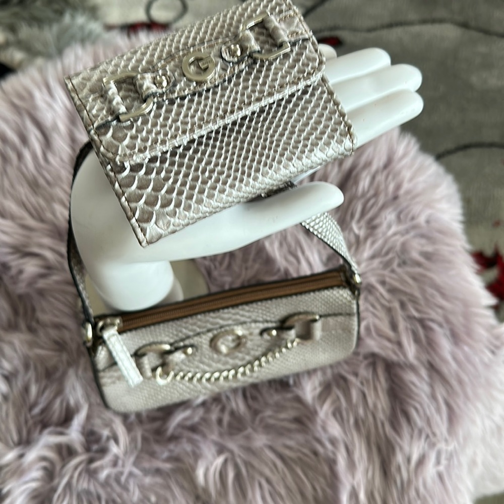 Guess Bag & Wallet - Picture 2 of 14
